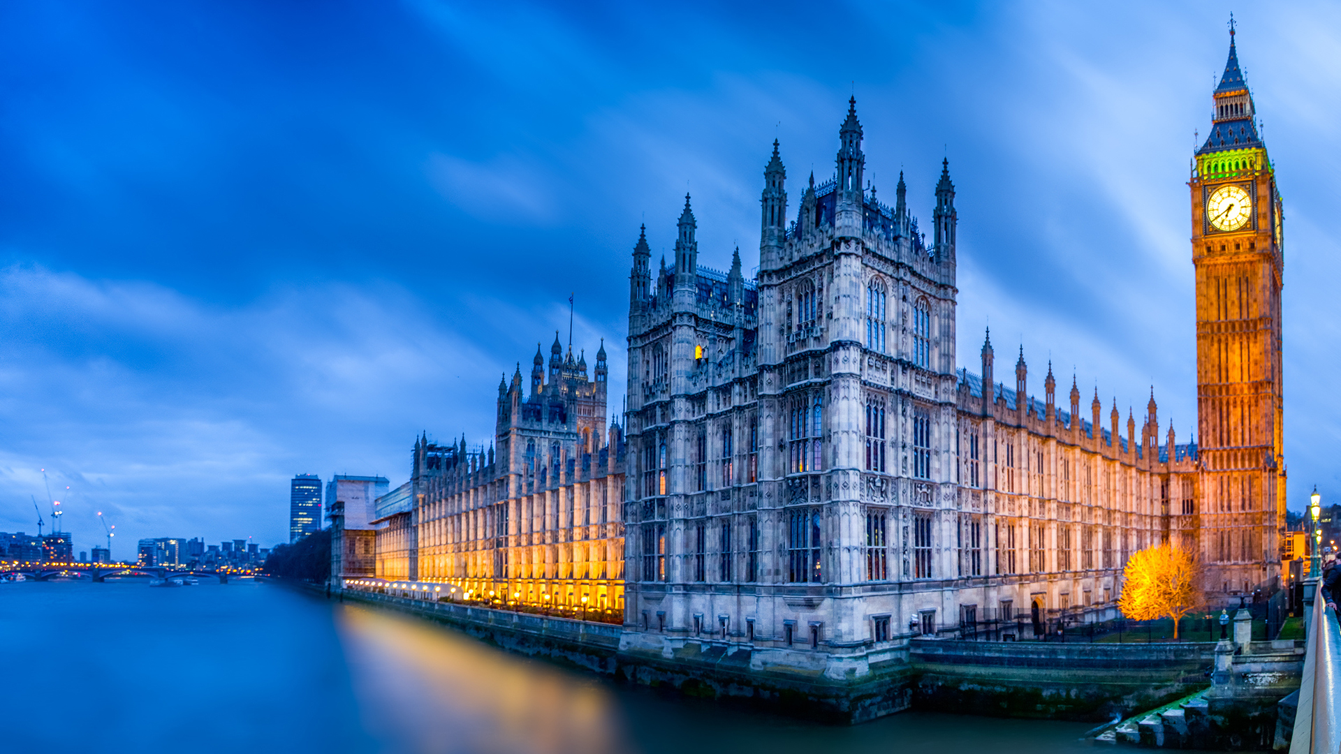View of Westminster Houses of Parliament Photograph © Eduardo Arrieta / Adobe Stock
