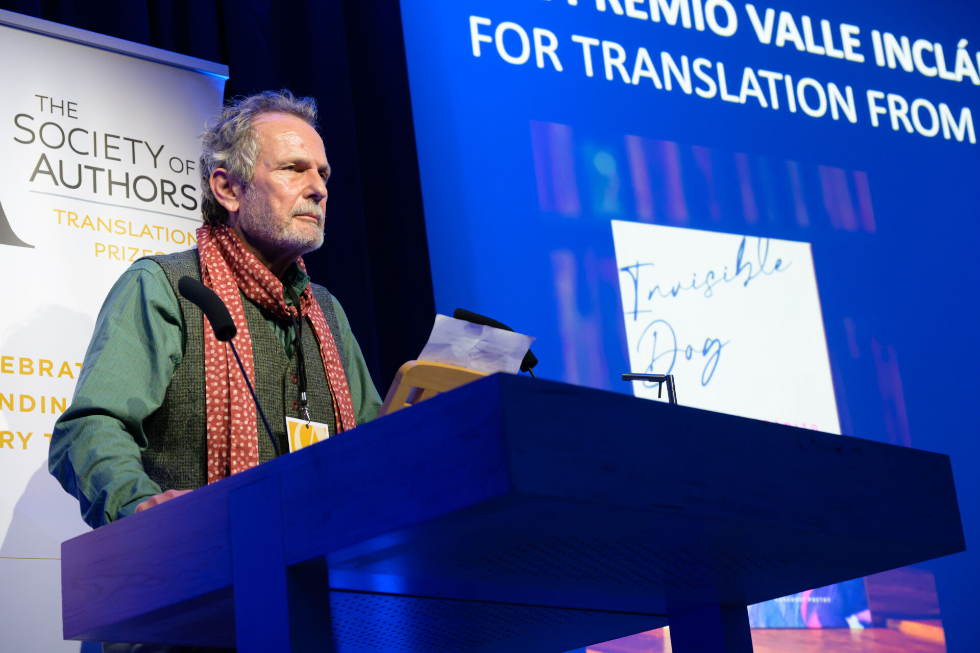 Richard Gwyn at the lectern addressing the audience