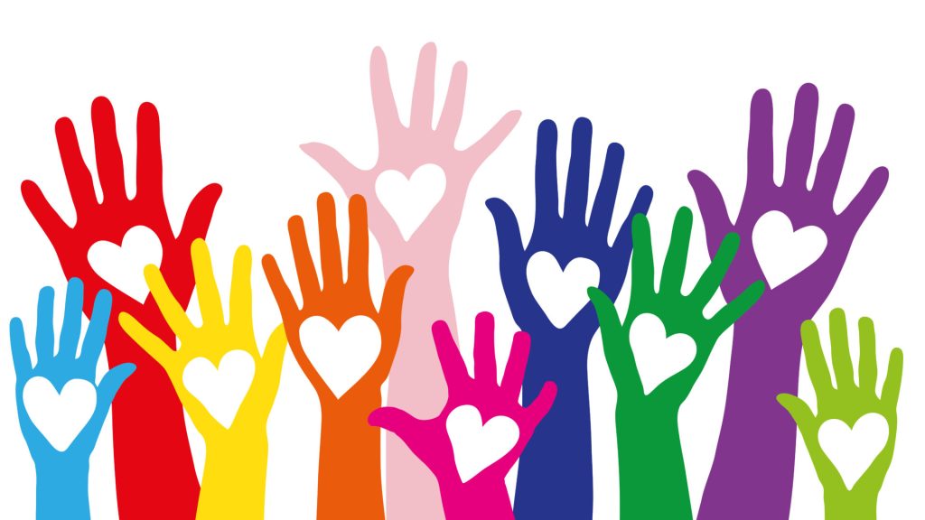 Viele verschiedene bunte Hände mit Herz als Symbol für Liebe