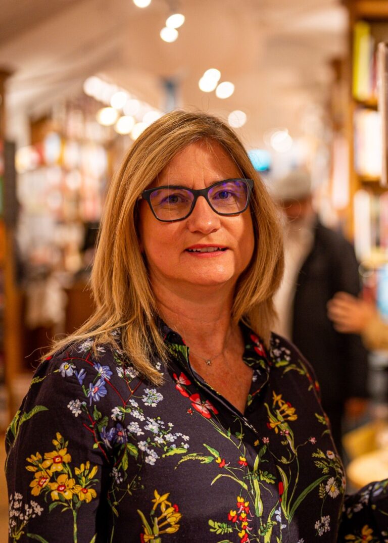 Tracy Darnton