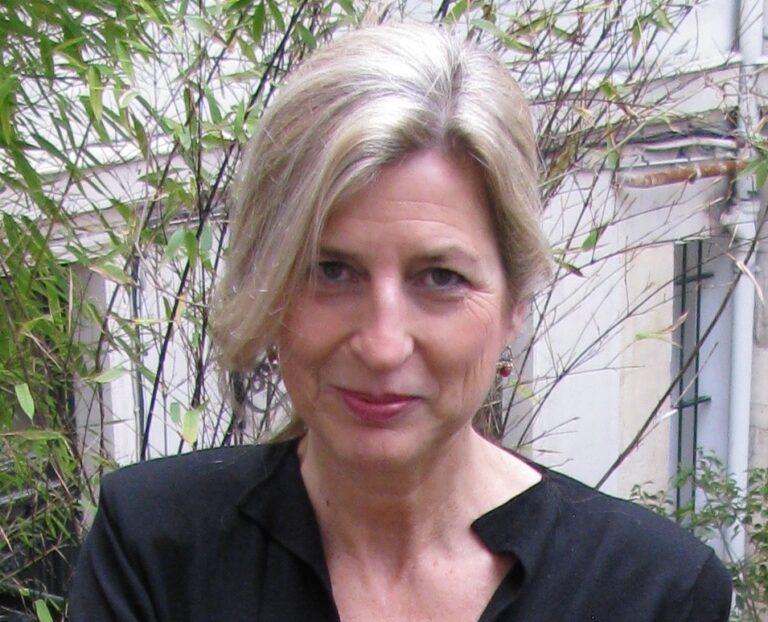 LIVIA MANERA SAMBUY